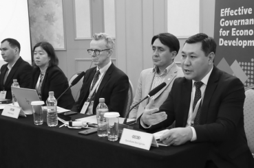 “Борбордук Азиядагы жергиликтүү өз алдынча башкаруу” форуму: Үчүнчү сессия. Аймактарды өнүктүрүүдө жана борбор азиялык интеграцияда муниципалдык ассоциациялардын жана санариптик платформалардын ролу