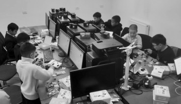 Будущее начинается сегодня: в Кочкор-Ате открылись курсы робототехники для детей 